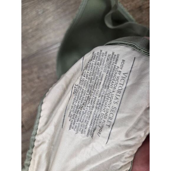 Victoria's Secret Light Green Body By Victoria Lightly Lined Plunge Bra 32DD - Picture 5 of 5